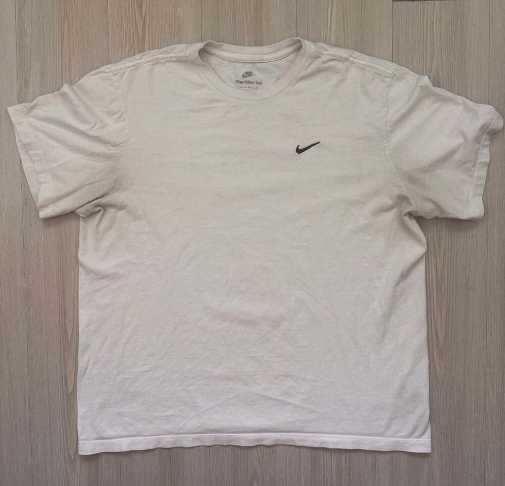 Nike The Nike Tee Size L Minimalist White T-Shirt Small Swoosh